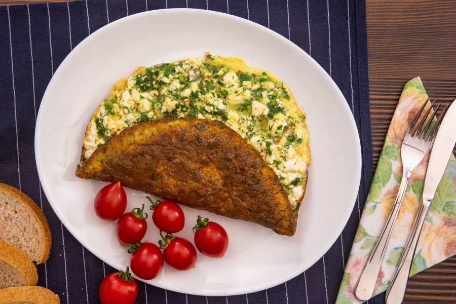 goyertili-pendirli-omlet-resepti
