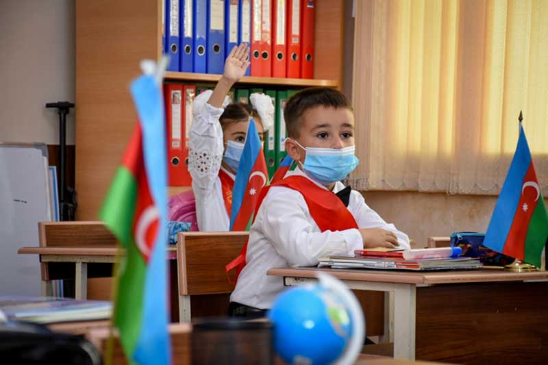 mekteblerin-qapisi-nece-sagirdin-uzune-acildi