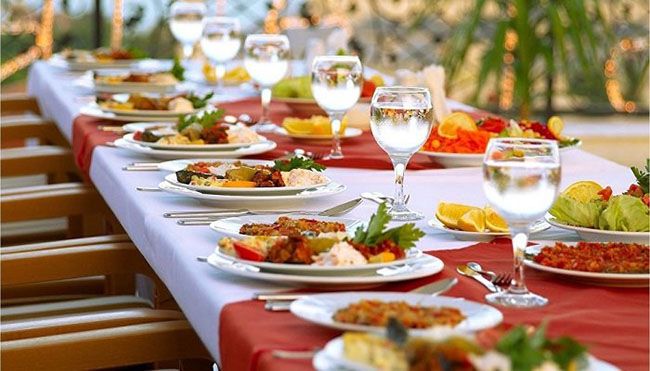 restoranlarda-bahali-iftar-sufreleri