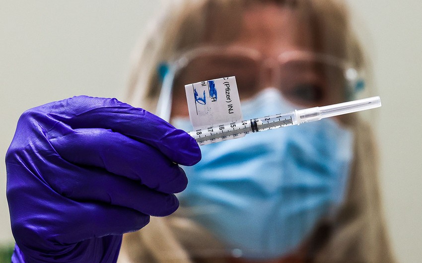 pfizer-peyvendinin-yerine-insanlara-su-vurdular