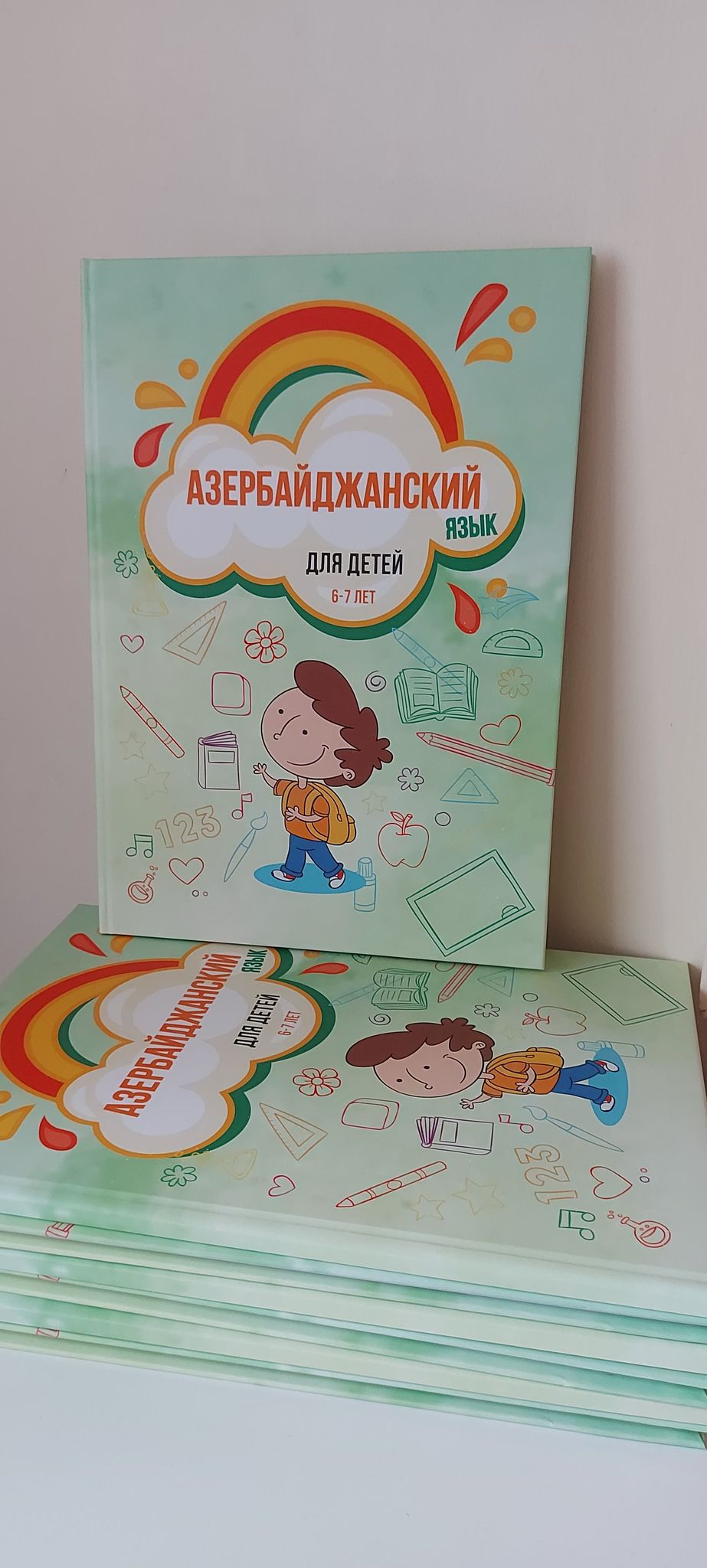 rusiyadaki-azerbaycanli-sagirdler-ucun-kitab-cap-edildi