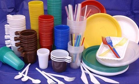 bu-gunden-birdefelik-istifade-ucun-nezerde-tutulan-plastik-qablara-qadaga-qoyulur