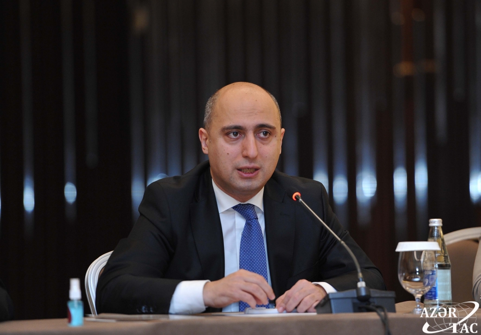 nazir-agir-olan-mektebli-cantalari-ile-bagli-danisdi
