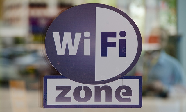 paytaxtda-bezi-erazilerde-pulsuz-wi-fi-xidmeti-dayandirilir