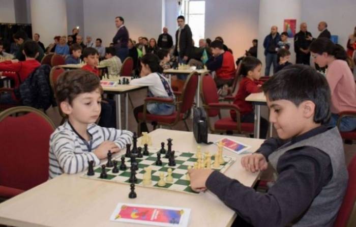 azerbaycanda-sahmat-mecburi-fenn-kimi-tedris-oluna-bilermi