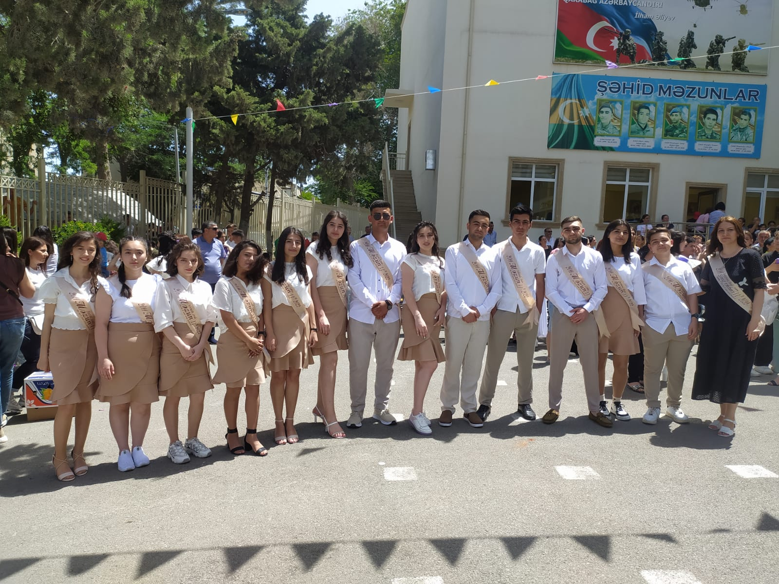 bir-sinfin-butun-sagirdleri-ali-mektebe-qebul-olub