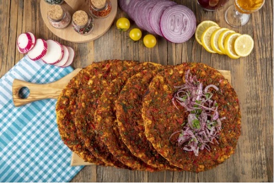 evde-asan-ve-lezzetli-lahmacun-hazirlanma-qaydasi