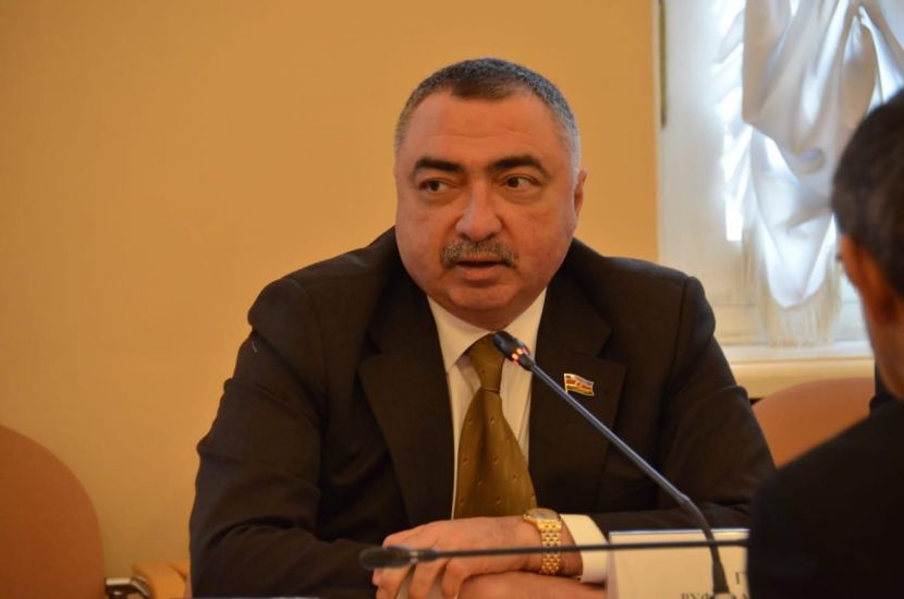 tecili-yardim-masini-1-saata-gelib-catir