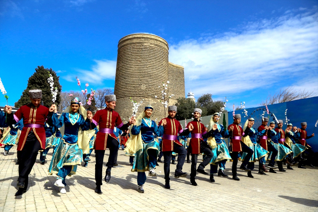 azerbaycan-ilaxir-cersenbesini-qeyd-edir