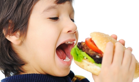 fast-food-cenenin-inkisafina-zerer-verir