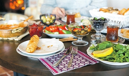 iftarla-sahur-arasinda-4-defe-yeyin