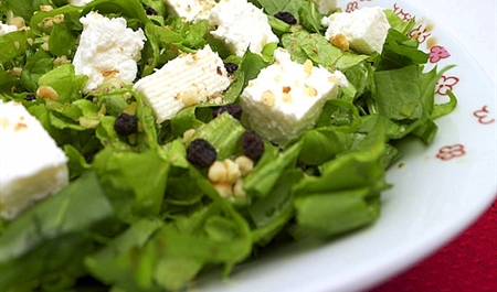 salatlarinizda-pendir-ve-qoz-varsa-diqqet