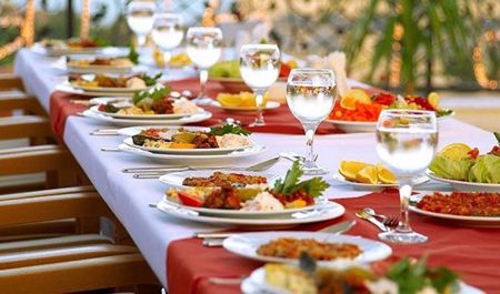 restoranlarda-bahali-iftar-sufreleri