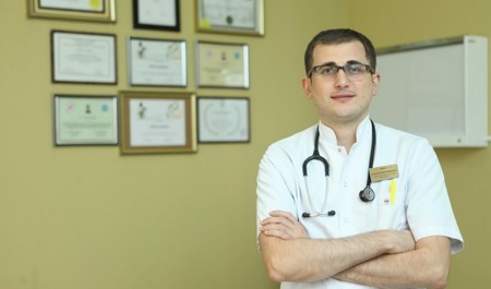 bas-pediatrdan-suni-qidalarla-bagli-naraziliqlara-munasibet