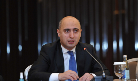 nazir-agir-olan-mektebli-cantalari-ile-bagli-danisdi