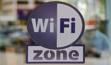 paytaxtda-bezi-erazilerde-pulsuz-wi-fi-xidmeti-dayandirilir