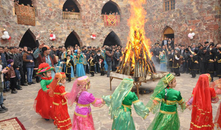 azerbaycanda-12-gunluk-bayram-tetili-baslayir